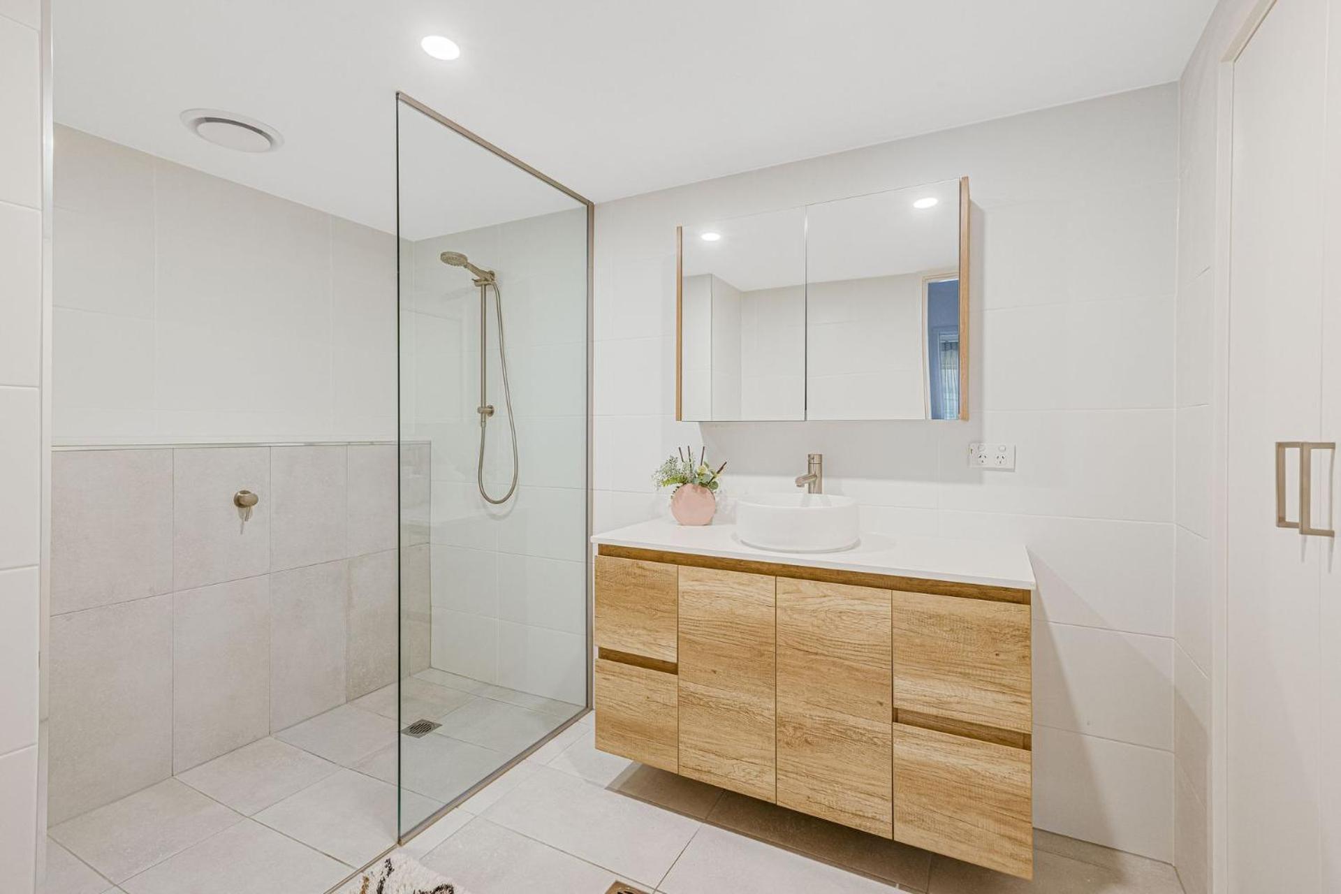 3 Haig Place Apartment *
